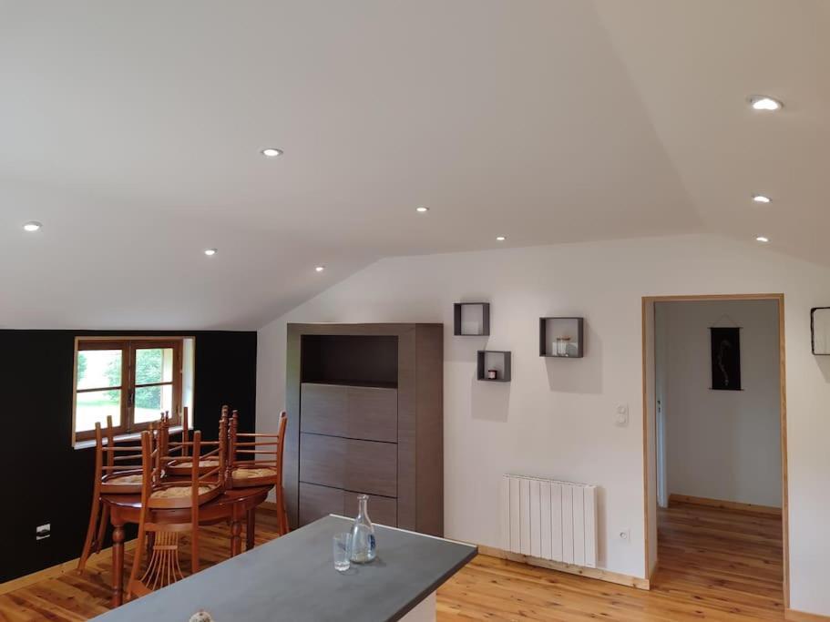 Holiday home Chez L'apiculteur Flour L'etang